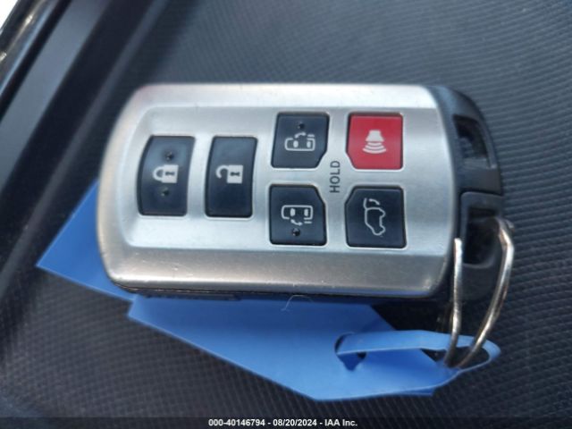 5TDYZ3DC3JS922663 Toyota Sienna Xle Premium 8 Passenger