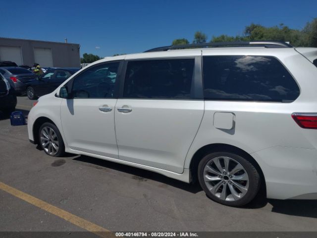 5TDYZ3DC3JS922663 Toyota Sienna Xle Premium 8 Passenger