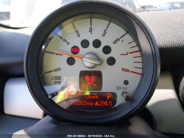 2011 MINI COOPER CLUBMAN WMWZF3C57BT187721 Photo 6