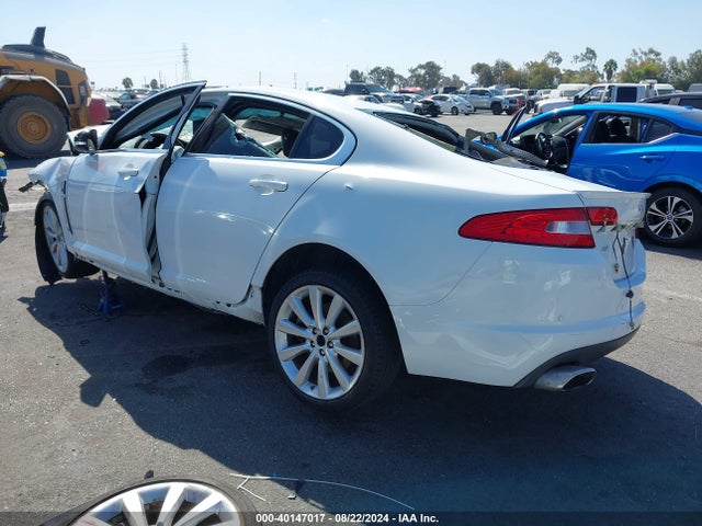 2011 JAGUAR XF SAJWA0FB2BLS12806 Photo 2