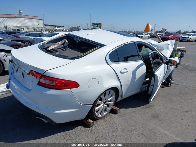 2011 JAGUAR XF SAJWA0FB2BLS12806 Photo 3