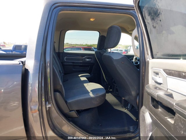 3C6UR5DL6KG620981 RAM 2500 Big Horn  4x4 6'4 Box