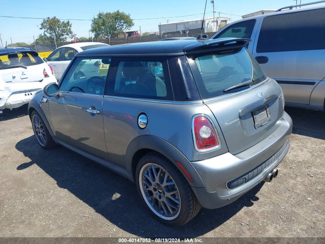 2007 MINI COOPER S WMWMF73517TL90970 Photo 2