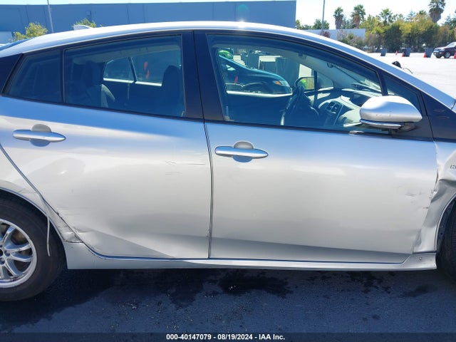 Toyota Prius Two 2016 JTDKBRFU9G3016353 Image 12