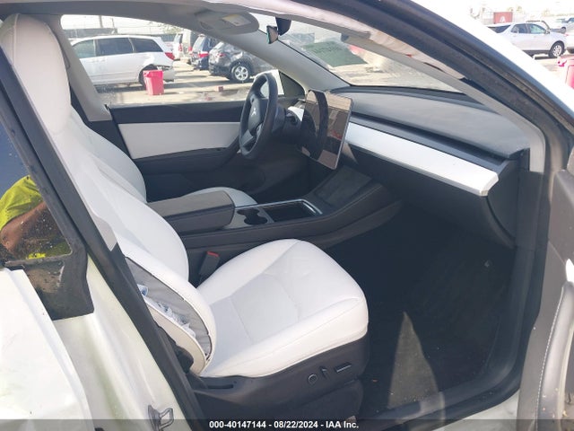 2022 TESLA MODEL Y 7SAYGDEE9NF381451 Photo 4