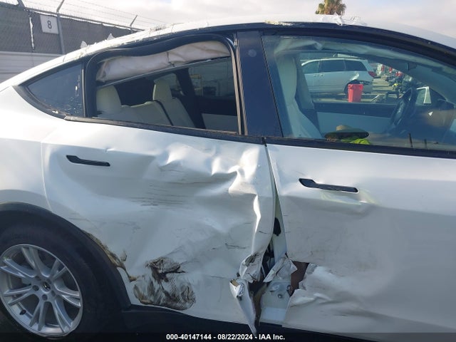 2022 TESLA MODEL Y 7SAYGDEE9NF381451 Photo 5
