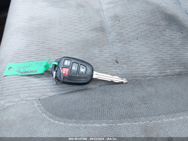 Toyota COROLLA LE 2018 2T1BURHE5JC087810 Image 11