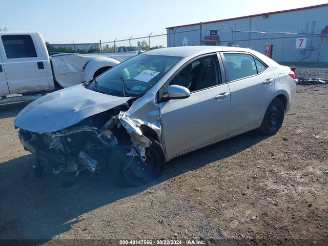 Toyota COROLLA LE 2018 2T1BURHE5JC087810 Image 2