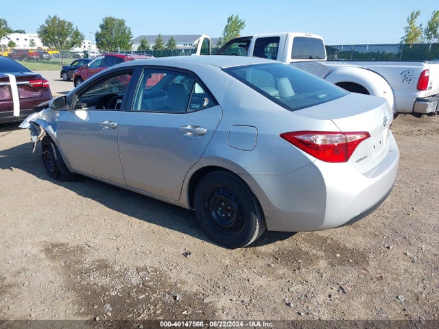 Toyota COROLLA LE 2018 2T1BURHE5JC087810 Image 3