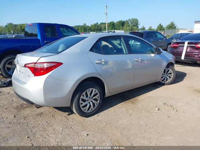 Toyota COROLLA LE 2018 2T1BURHE5JC087810 Image 4
