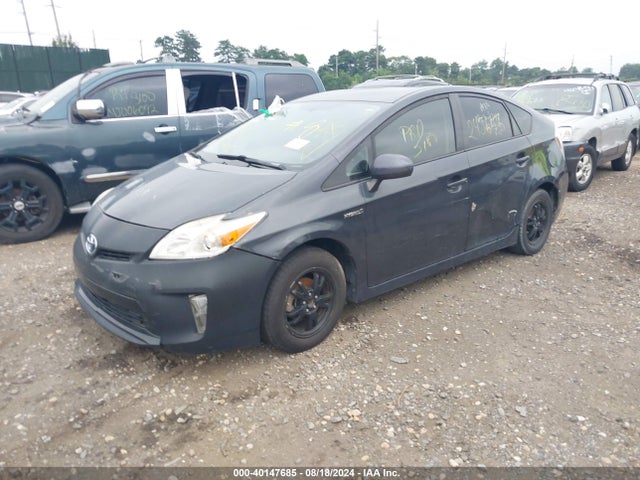 Toyota Prius Three 2015 JTDKN3DU5F0431757 Image 2