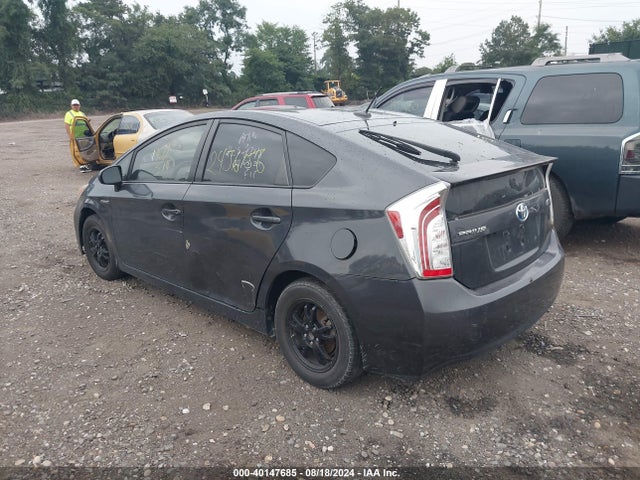 Toyota Prius Three 2015 JTDKN3DU5F0431757 Image 3