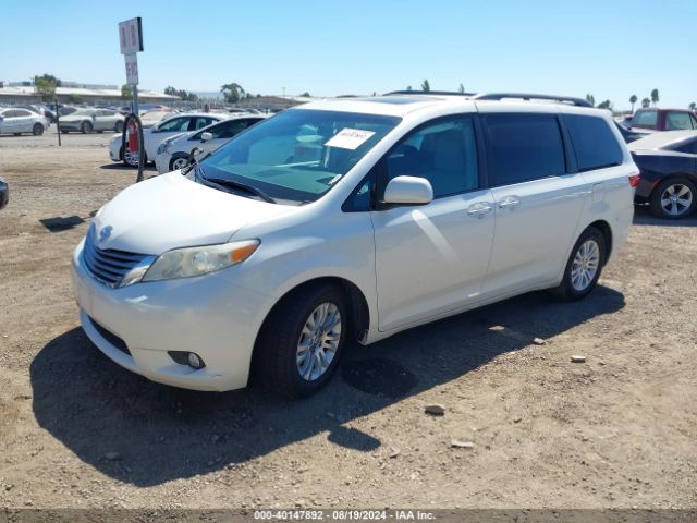 5TDYZ3DC3HS786190 Toyota Sienna Xle 8 Passenger