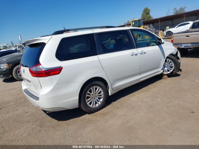 5TDYZ3DC3HS786190 Toyota Sienna Xle 8 Passenger