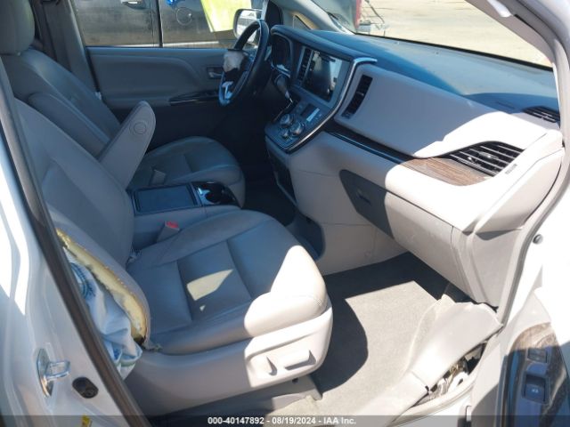5TDYZ3DC3HS786190 Toyota Sienna Xle 8 Passenger