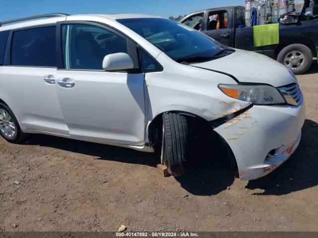 5TDYZ3DC3HS786190 Toyota Sienna Xle 8 Passenger