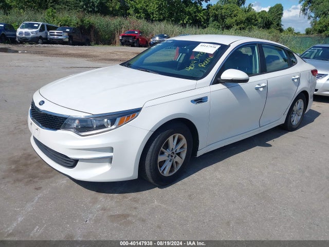 KIA Optima Lx 2016 KNAGT4L39G5073039 Image 2