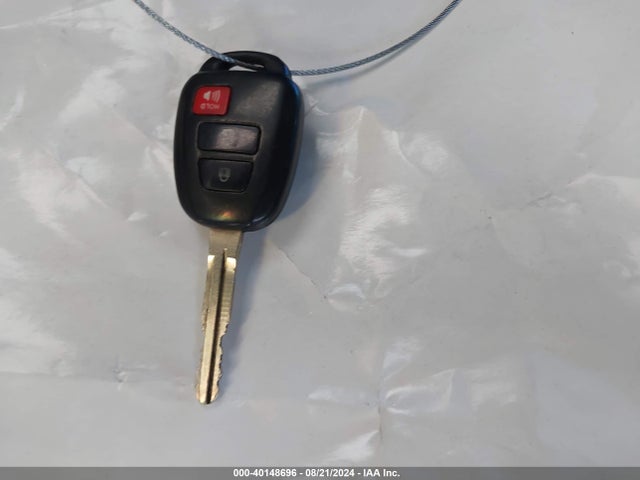 Toyota RAV4 LE 2018 JTMZFREV1JJ737864 Image 11