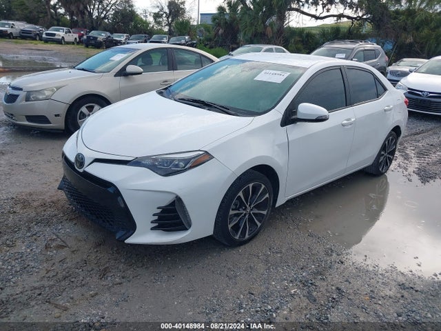 Toyota COROLLA SE 2018 5YFBURHE7JP812940 Image 2