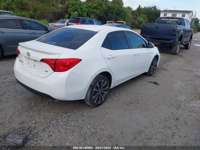 Toyota COROLLA SE 2018 5YFBURHE7JP812940 Image 4