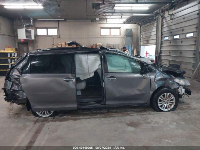 5TDYZ3DC8HS815036 Toyota Sienna Xle 8 Passenger