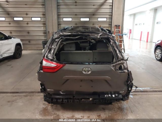 5TDYZ3DC8HS815036 Toyota Sienna Xle 8 Passenger