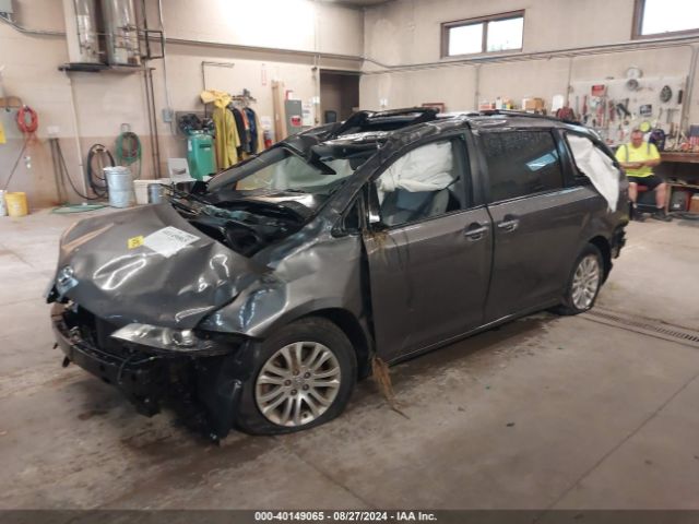 5TDYZ3DC8HS815036 Toyota Sienna Xle 8 Passenger