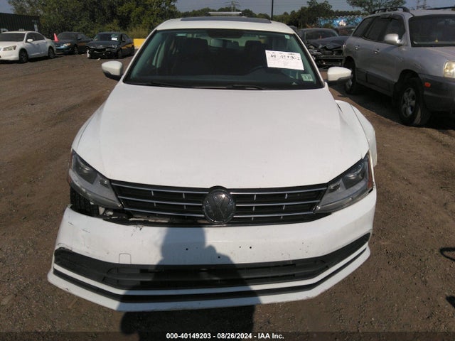 3VWDB7AJ1JM213269 Volkswagen Jetta 1.4t Se/1.4t Wolfsburg Edition