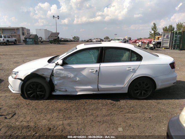 3VWDB7AJ1JM213269 Volkswagen Jetta 1.4t Se/1.4t Wolfsburg Edition