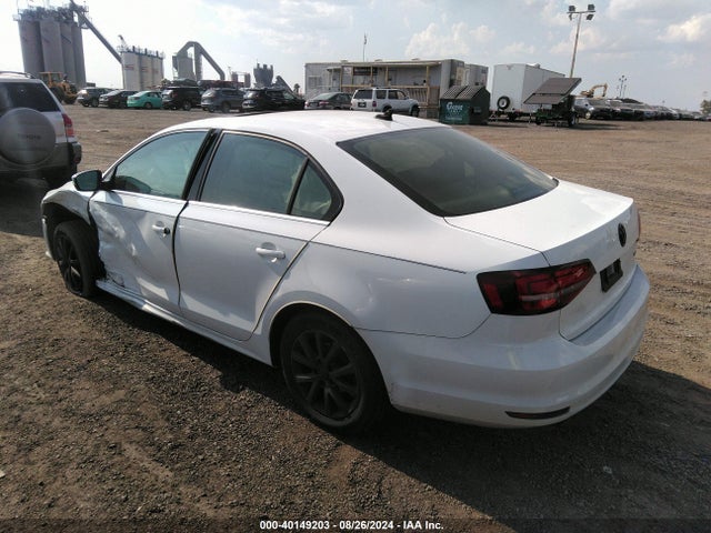 3VWDB7AJ1JM213269 Volkswagen Jetta 1.4t Se/1.4t Wolfsburg Edition