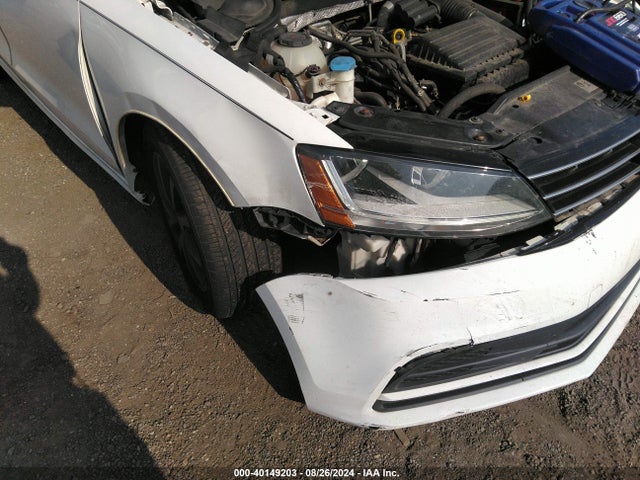 3VWDB7AJ1JM213269 Volkswagen Jetta 1.4t Se/1.4t Wolfsburg Edition