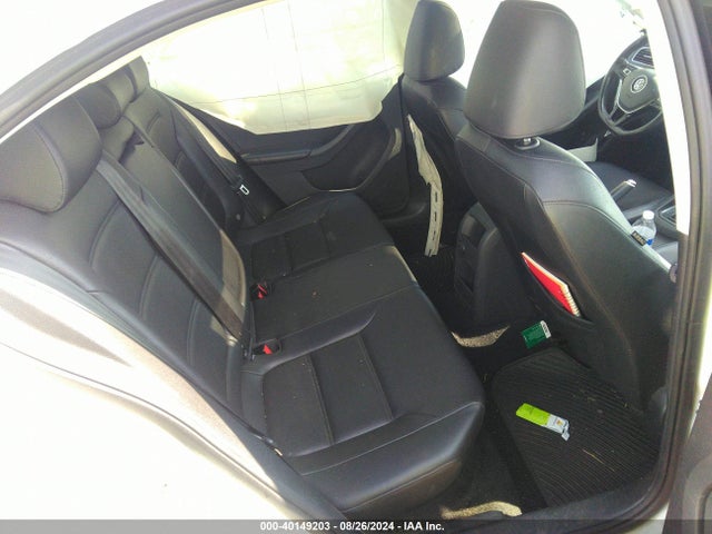 3VWDB7AJ1JM213269 Volkswagen Jetta 1.4t Se/1.4t Wolfsburg Edition