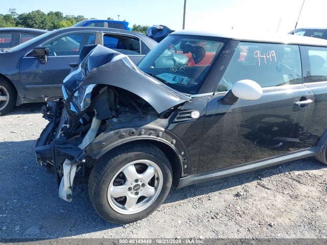 2011 MINI COOPER WMWSU3C57BT097783 Photo 1