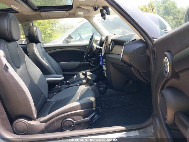 2009 MINI COOPER WMWMF33539TU74820 Photo 4