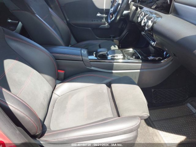 WDD3G4FB9KW025588 Mercedes-Benz A 220 4matic