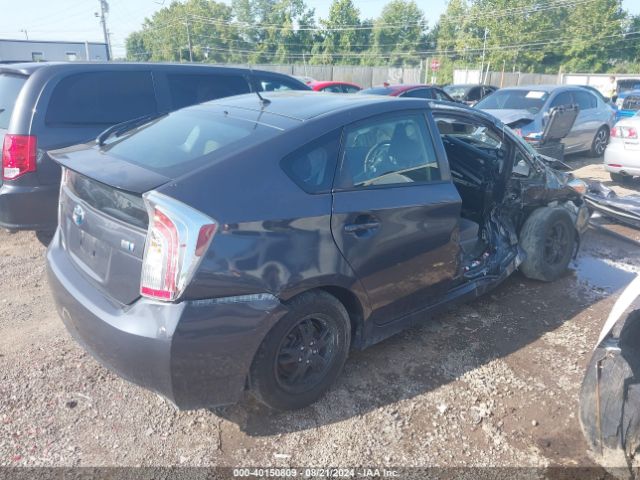 JTDKN3DU6F1933610 Toyota Prius Two