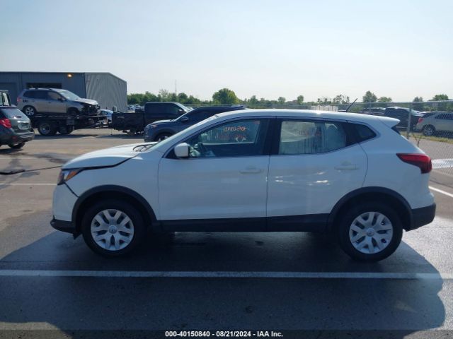 JN1BJ1CRXJW255360 Nissan Rogue Sport S