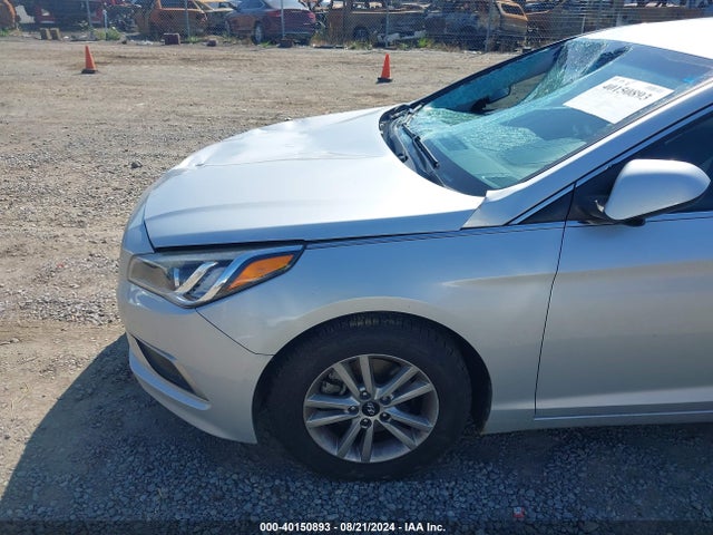 Hyundai SONATA SE 2016 5NPE24AF9GH298619 Image 18