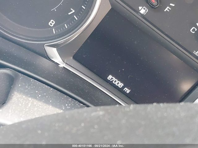 2GNAXJEV9J6229755 Chevrolet EQUINOX LT