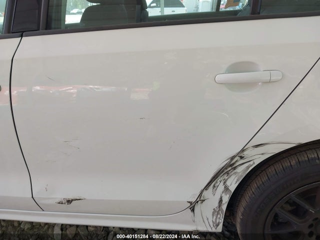 3VW1K7AJ4FM256076 Volkswagen Jetta 2.0l S