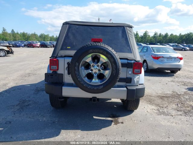 1C4BJWEG0HL668132 Jeep Wrangler Unlimited Sahara