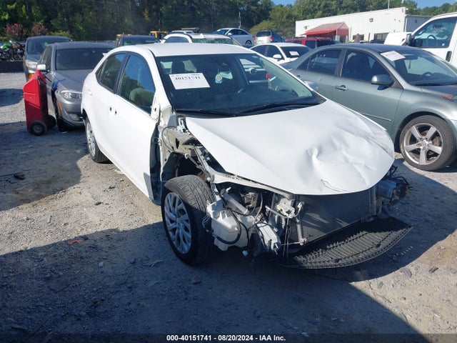 Toyota COROLLA LE 2018 5YFBURHE1JP762455 main image