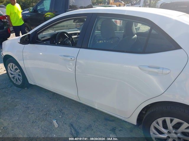 Toyota COROLLA LE 2018 5YFBURHE1JP762455 Image 14
