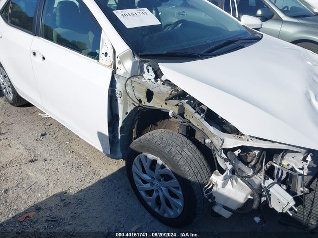Toyota COROLLA LE 2018 5YFBURHE1JP762455 Image 17