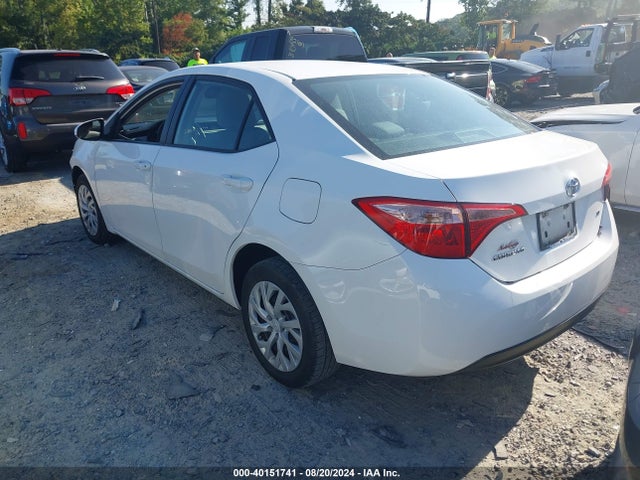 Toyota COROLLA LE 2018 5YFBURHE1JP762455 Image 3