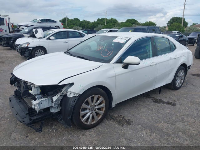Toyota CAMRY LE 2020 4T1C11AK1LU937657 Image 2