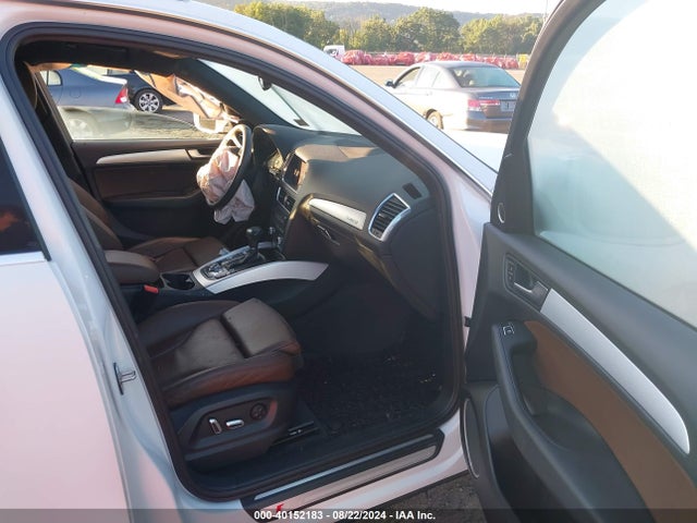 Audi Q5 2.0t Premium 2017 WA1M2AFPXHA087783 Image 5