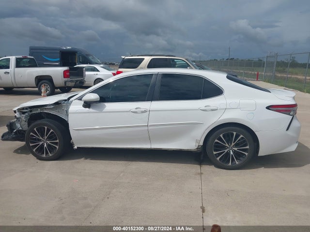 4T1B11HK5JU500498 Toyota CAMRY SE