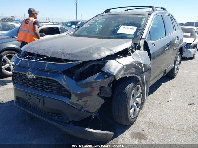 Toyota RAV4 LE 2019 2T3K1RFV5KW004492 Image 2