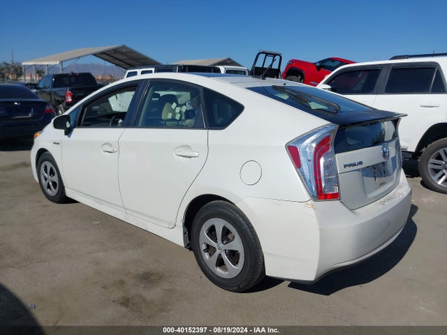 Toyota Prius Three 2014 JTDKN3DU6E1822862 Image 3